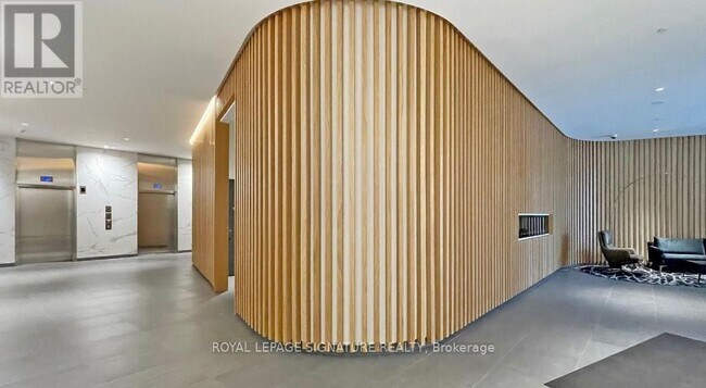 Building Photo - 120-120 Varna Dr
