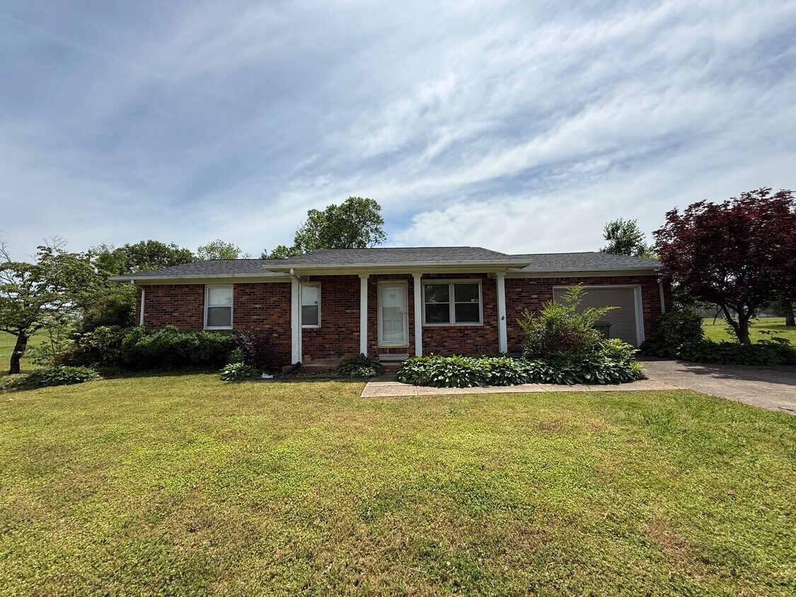 Foto principal - Charming 3 Bedroom, 2 Bathroom Home in Mus...