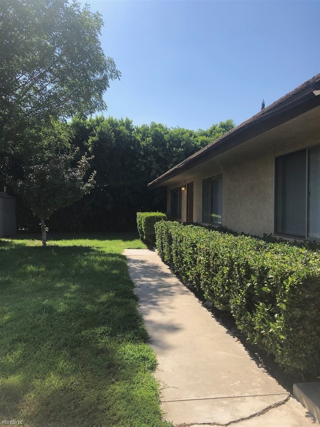 Foto del edificio - 2 br, 1 bath Duplex - 8454 Almond Ave