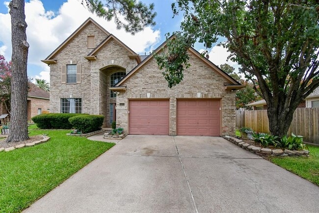 Building Photo - 15622 Valley Creek Dr