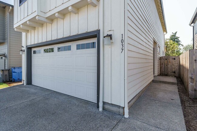 Foto del edificio - Light, Bright & Move-In Ready – 3BR Gem in Prime Ridgefield Location!  (Pet Friendly)