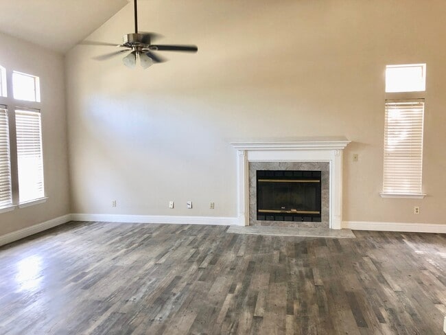 Building Photo - $2,295- Maple & Shepherd 3 Bedroom  - E. J...