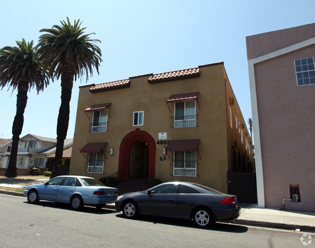 Foto del edificio - Two Worlds Apartments