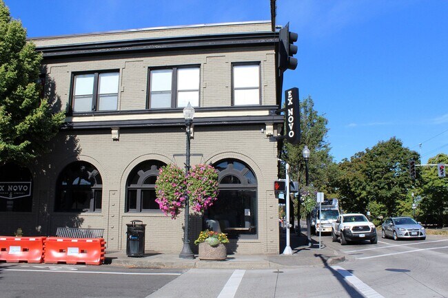 Building Photo - 12610 SW Farmington Rd