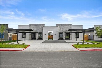 Building Photo - 2008 Selena St