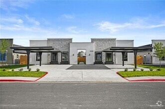 Building Photo - 2008 Selena St