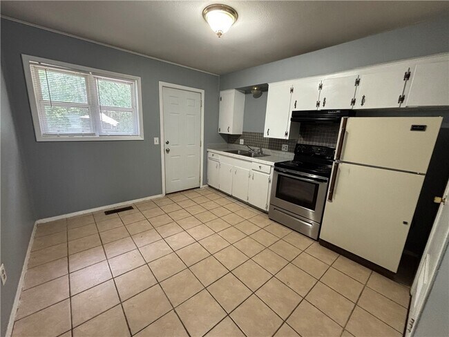 Foto del edificio - 8831 Country Club Dr