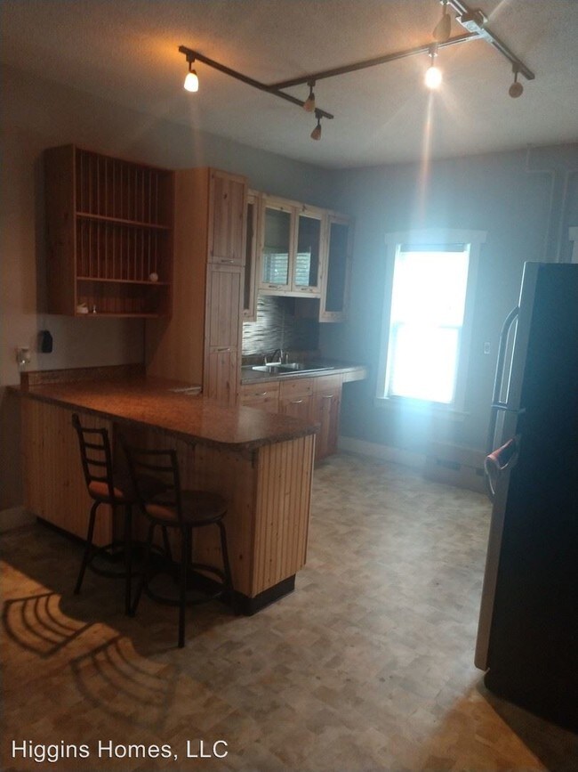 Building Photo - 3 br, 2 bath Apartment - 160 5th Ave SE