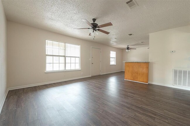 Foto del edificio - 8430 Round Rock Dr