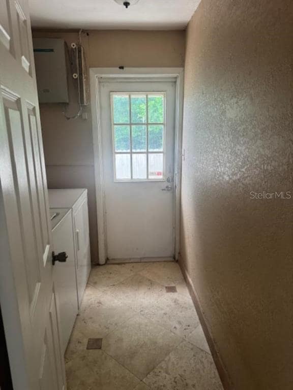 Foto del edificio - 2743 Pine Tree Ln