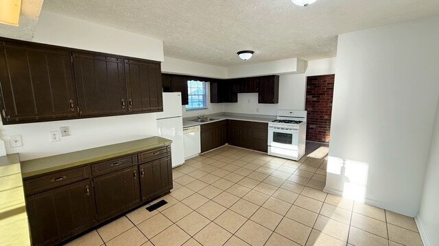 Building Photo - EAST - SPRAWLING 3 BEDROOM / 2 BATH RANCH AVAILABLE NOW!