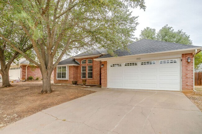Building Photo - 1512 Clover Ln