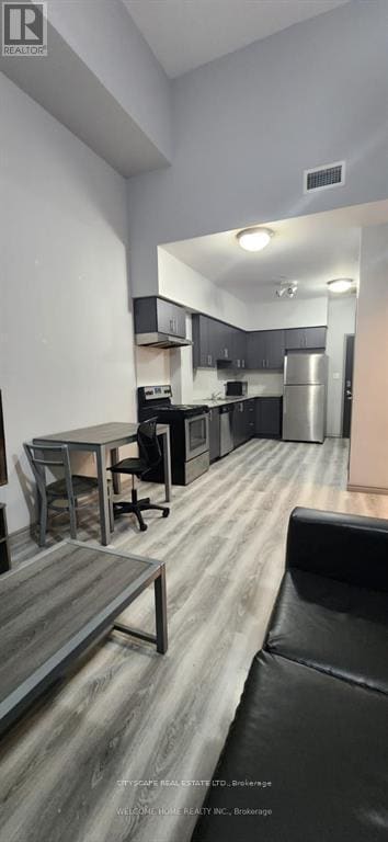 Building Photo - 275 Larch St