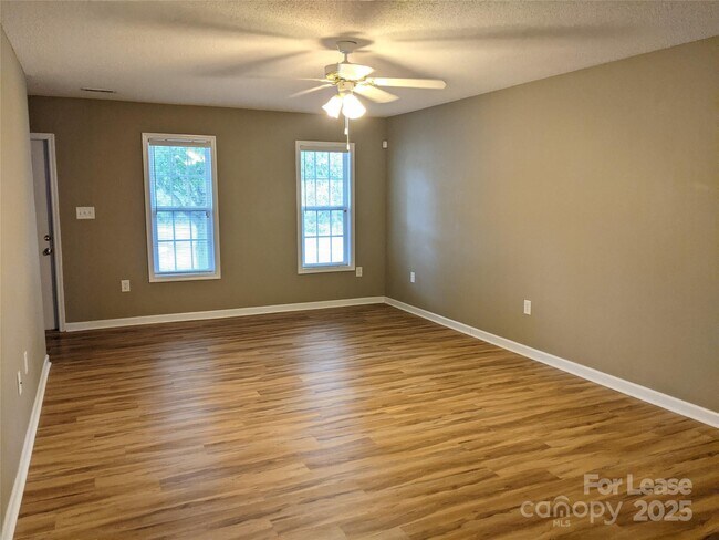 Foto del edificio - 140 Locomotive Ln