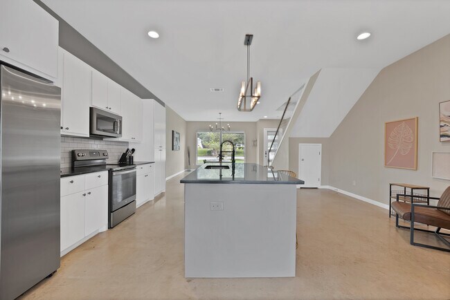 Foto del edificio - 4635 Calmont Ave