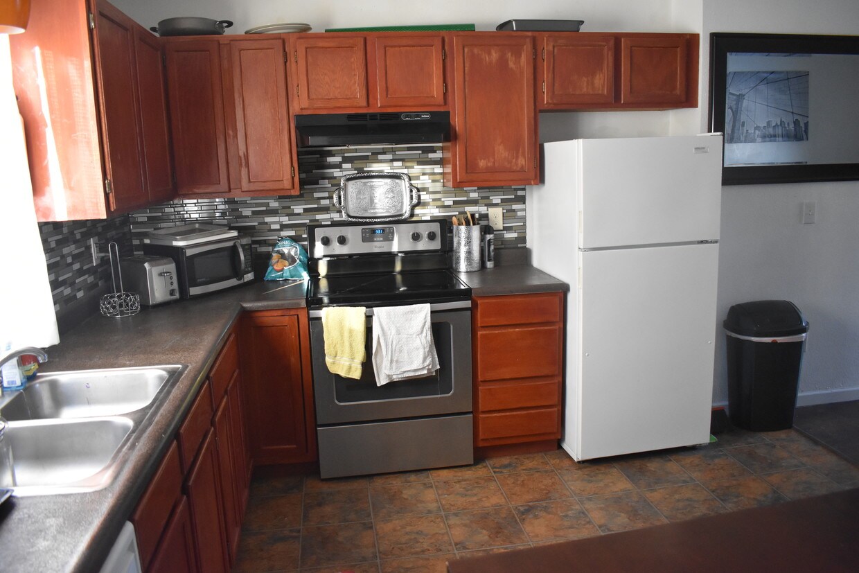Primary Photo - 932 E 45th Ct