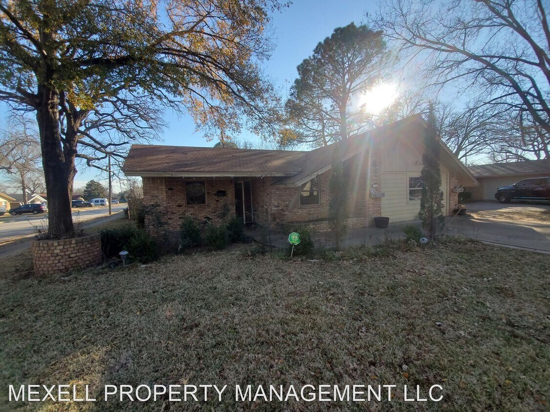 Primary Photo - 4 br, 2 bath House - 2202 ROYAL OAK DR