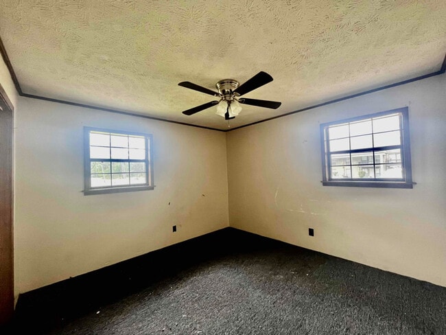 Foto del edificio - 576 Halbert Heights Rd