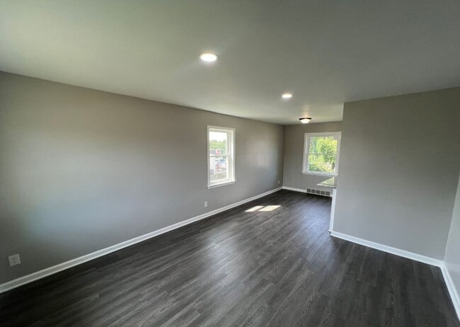 Building Photo - Modern 2-Bed, 1-Bath Duplex with Garage & ...