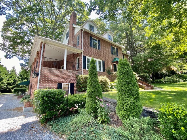 Building Photo - 1316 Hyman Ave