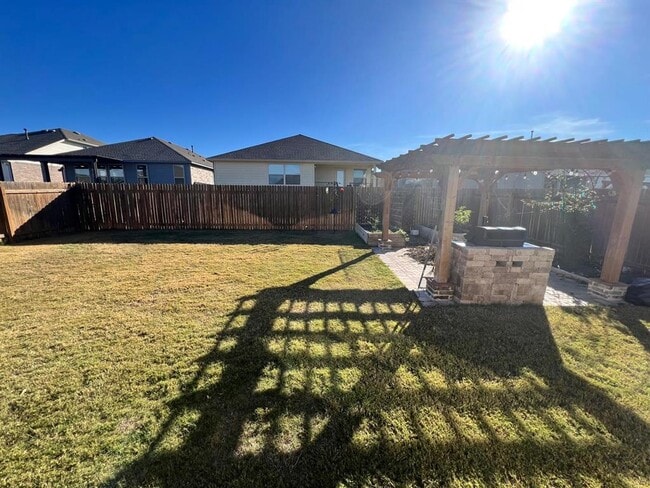 Building Photo - 528 Elm Green St