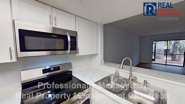 Building Photo - 2 BD/2 BA Ground Floor Condo in Holly Tree w/Community Pool
