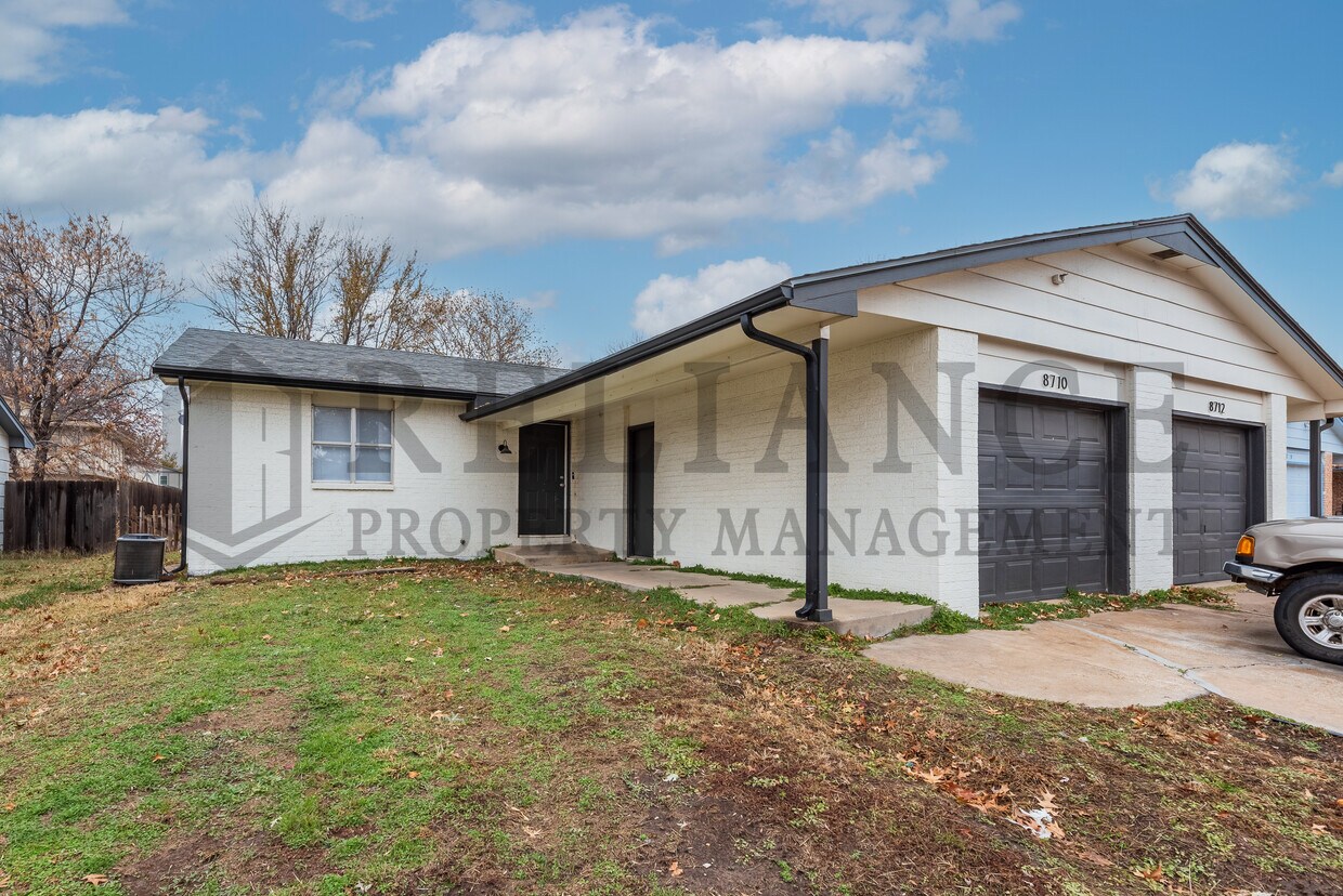 Foto principal - 8710 Lakeland Cir