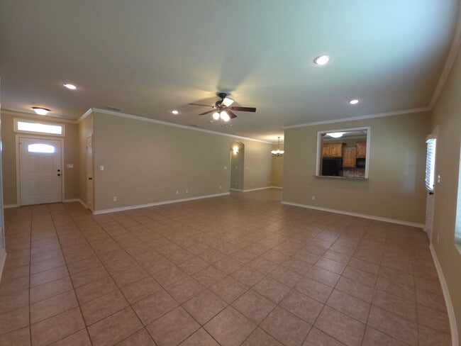 Building Photo - BEAUTIFUL and SPACIOUS 3-bedroom, 2-bathro...