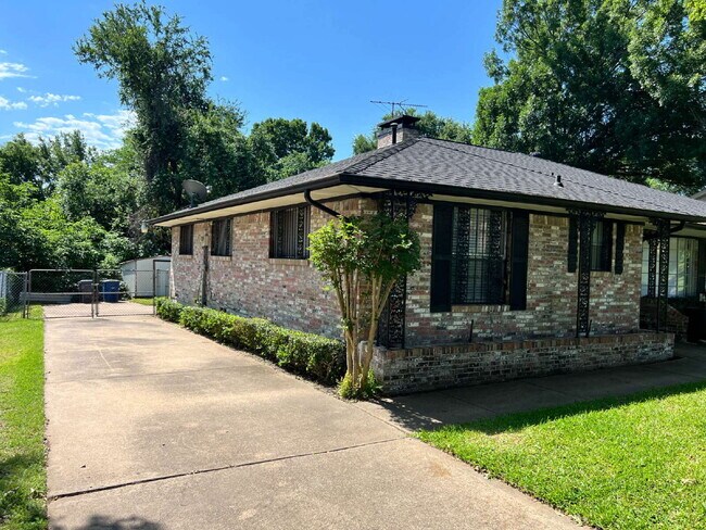 Foto del edificio - 2730 King Cole Dr