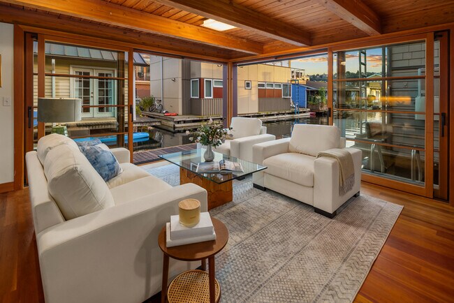 Foto del edificio - 2339 Fairview Ave E