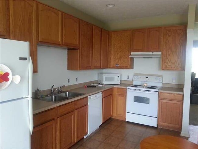 Building Photo - 3422 N Golden Gate Dr