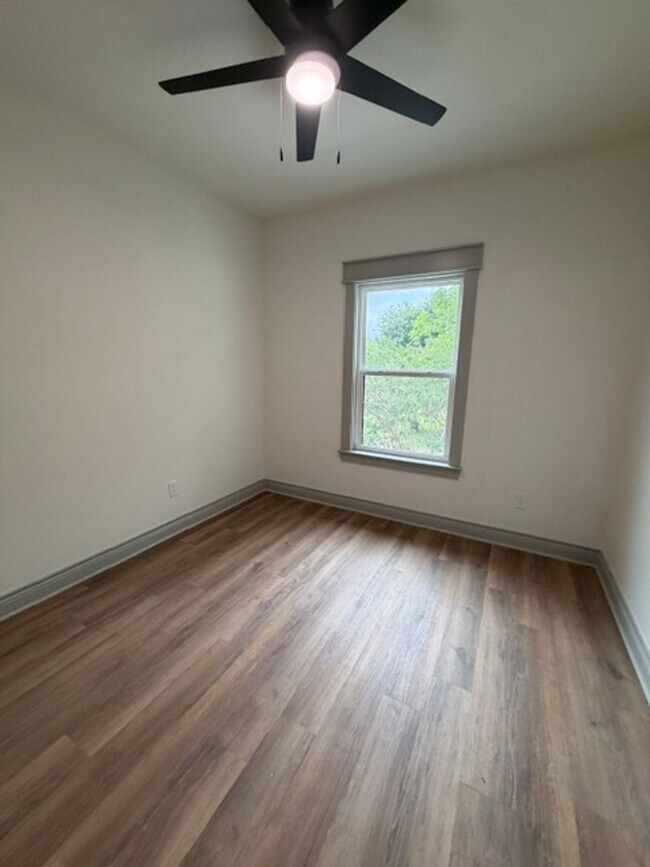 Foto del edificio - 301 Live Oak St