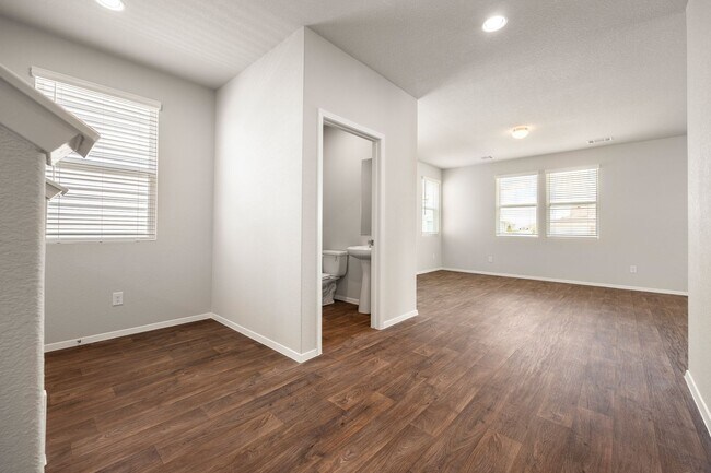 Building Photo - REDUCED DEPOSIT WITH QUICK MOVE IN!!   Bra...