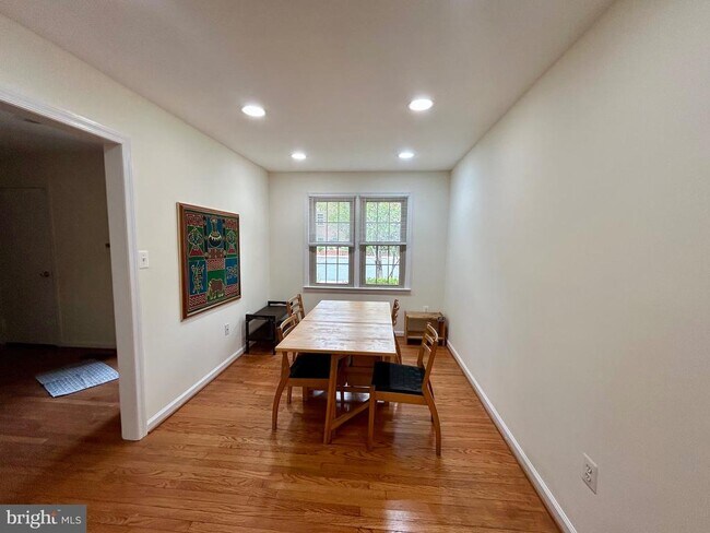 Foto del edificio - 5916 Dorchester Way