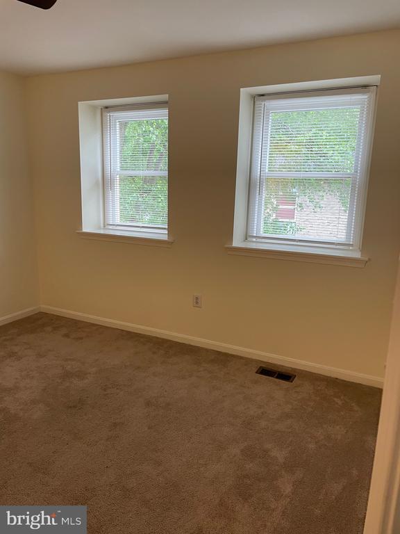 Building Photo - 6911 Deer Run Dr