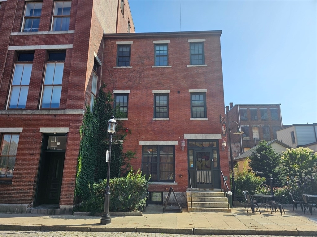 Primary Photo - 192-194 Middle St