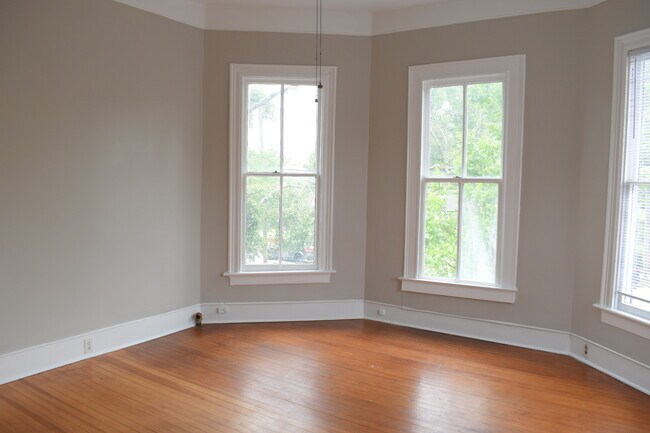 Building Photo - 213 N 5th Ave