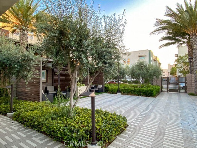 Foto del edificio - 8054 Ackerman St