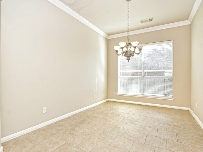 Foto del edificio - 1702 Buttercup Creek Blvd