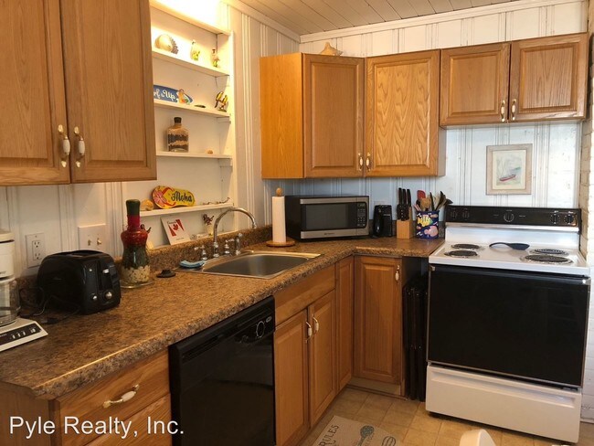 Building Photo - 2 br, 1 bath Apartment - 1300 Cypress Avenue