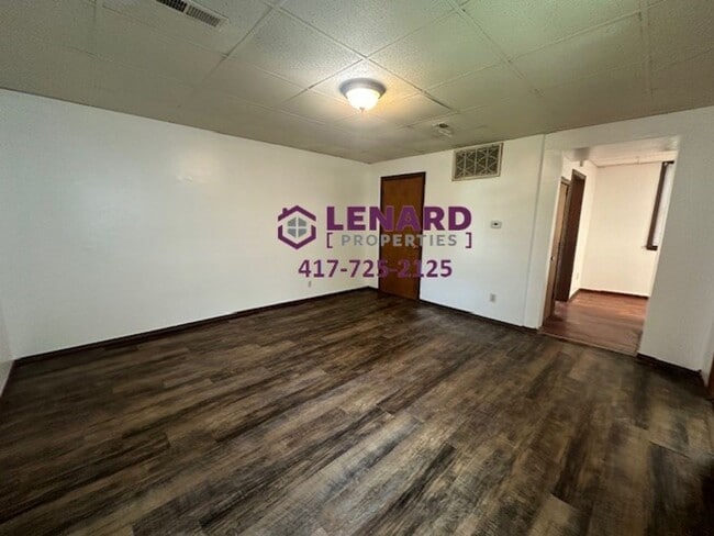 Building Photo - Walnut - Workizer