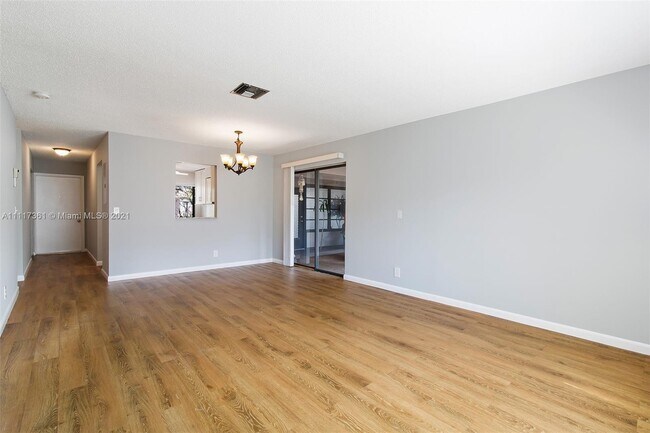Building Photo - 14902 Wildflower Ln