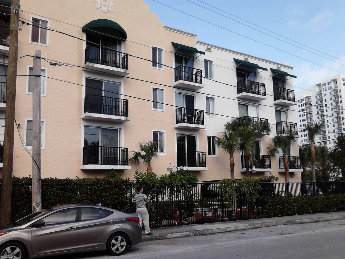 Foto principal - 400 SW 2nd St