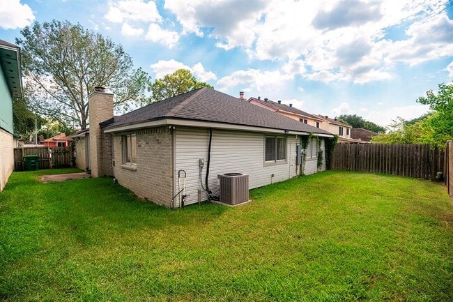 Building Photo - 8302 Sandy Glen Ln