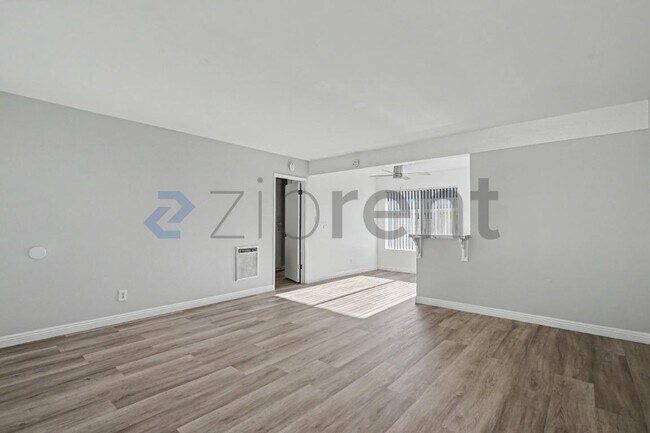 Building Photo - Unit 17