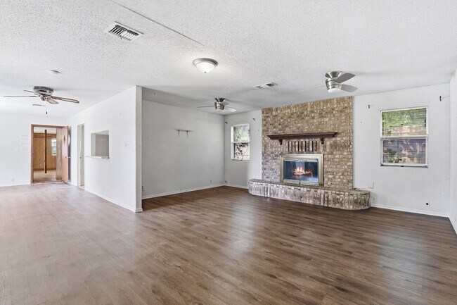 Foto del edificio - Beauty in Burleson ISD