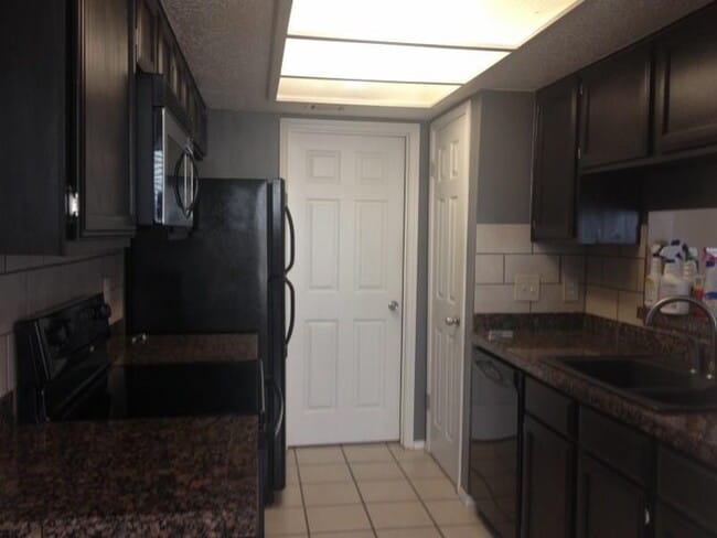 Building Photo - 512 Eberhart Ln