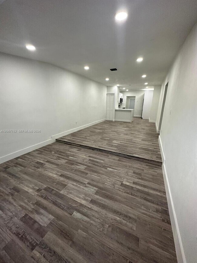 Foto del edificio - 3045 SW 21st St