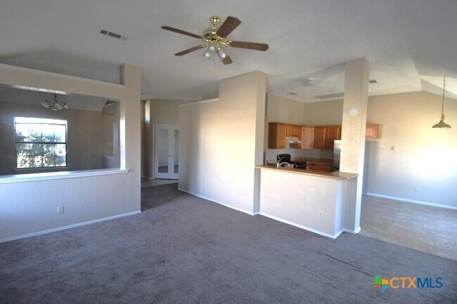 Foto del edificio - 401 E Hogan Dr