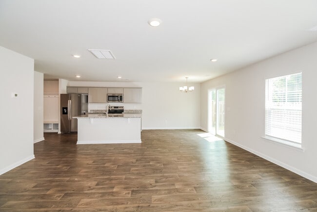 Building Photo - Beautiful New home in Burnside Farms!!